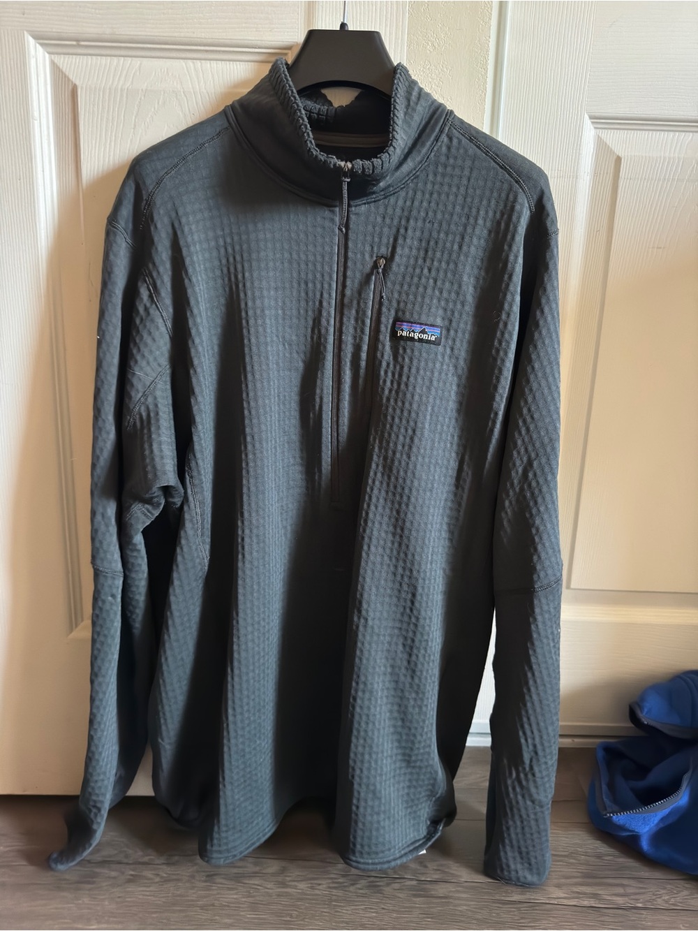 Patagonia Men's Dark Gray Lightweight Quarter-Zip Shirt Jacket